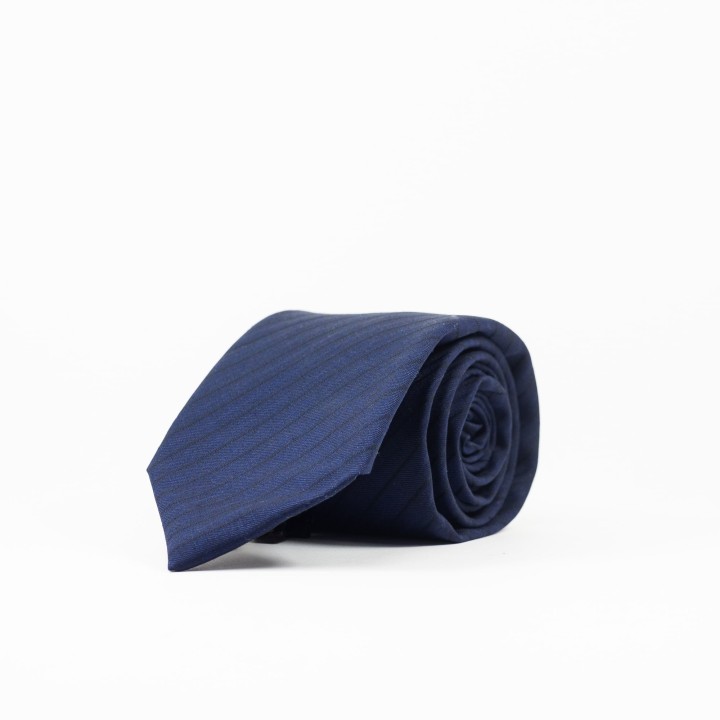 Granatowy krawat z wełny z delikatnym wzorem