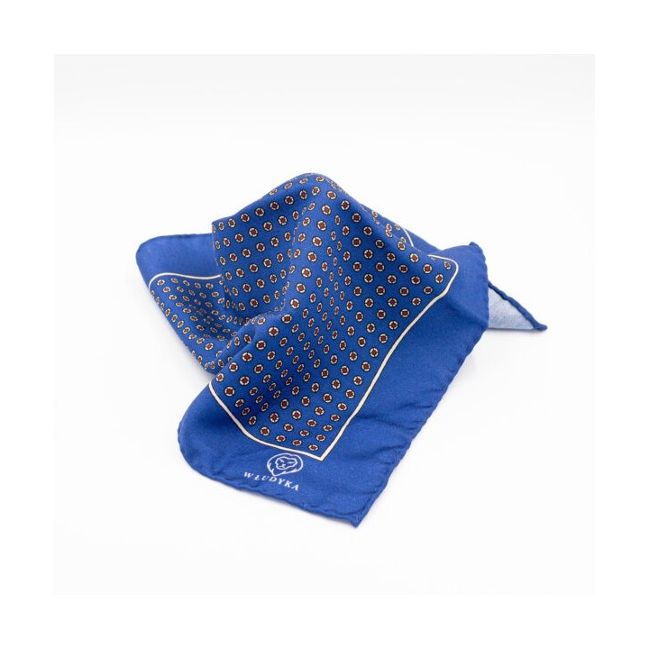 Niebieska poszetka z regularnym, drobnym wzorem