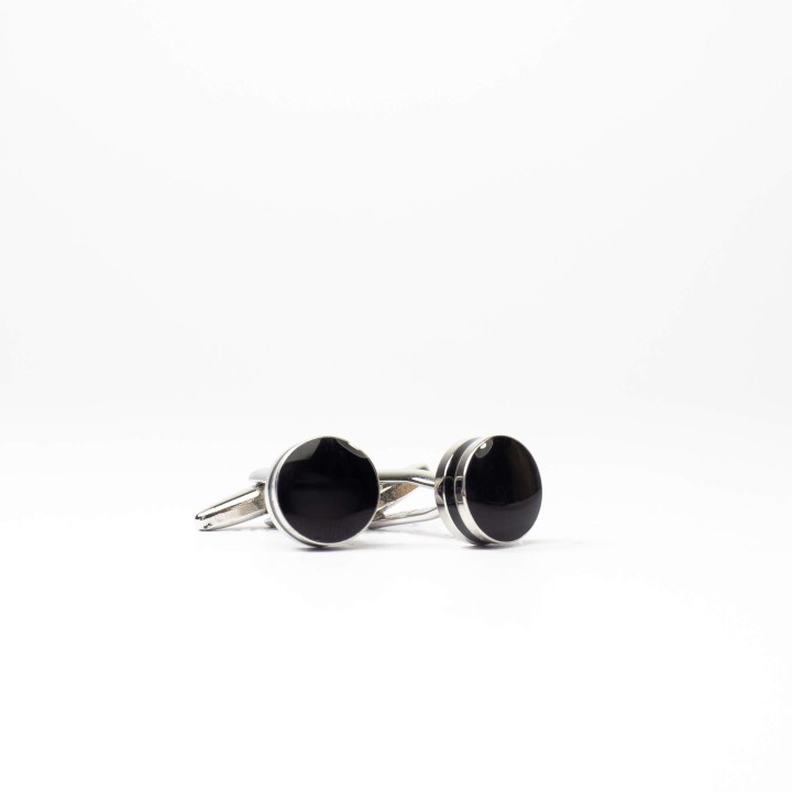 Klasyczne okrągłe spinki z czarnym wypełnieniem