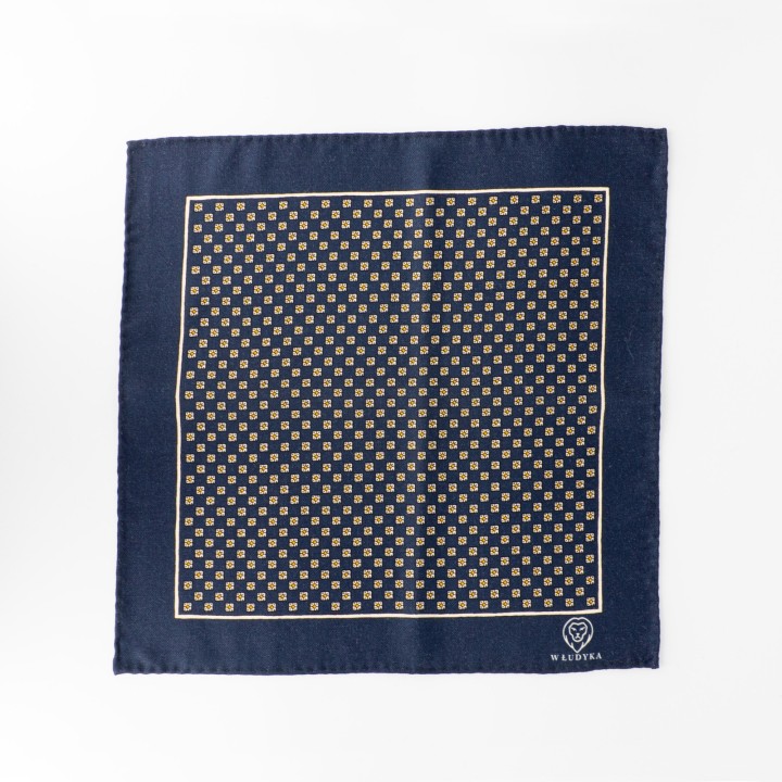 Poszetka z drobnym motywem geometrycznym