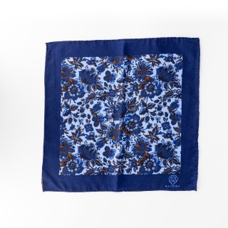 Granatowa poszetka z motywem kwiatowym