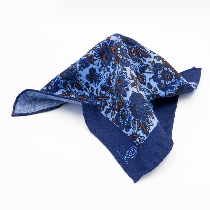 Granatowa poszetka z motywem kwiatowym