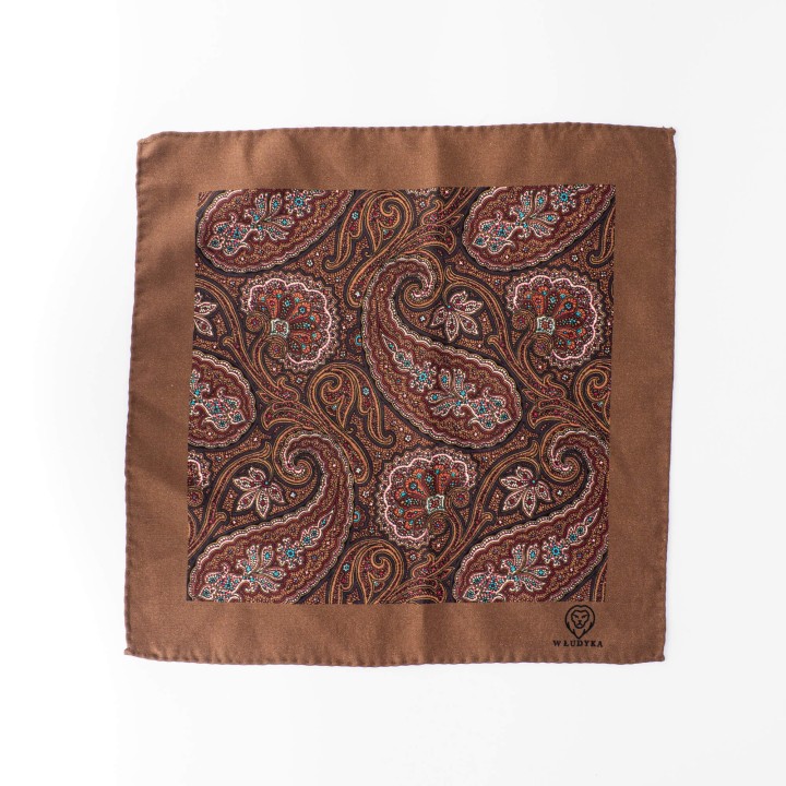 Brązowa poszetka z motywem paisley
