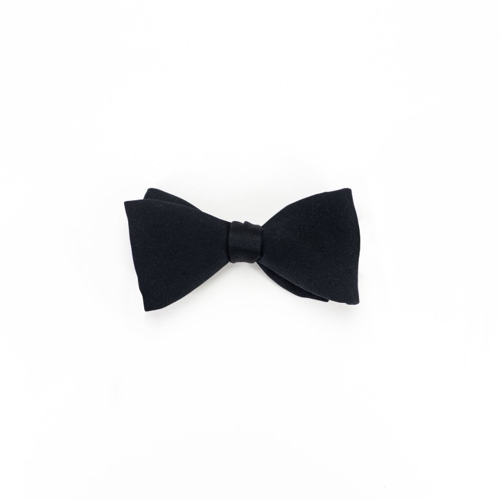 Wiązana muszka z jedwabiu